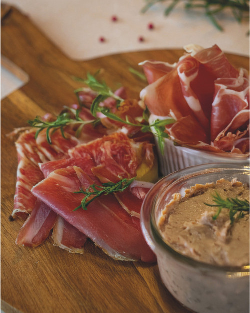 SÉLECTION DE CHARCUTERIES RÉGIONALES ET TERRINE DE SAVOIE 500G